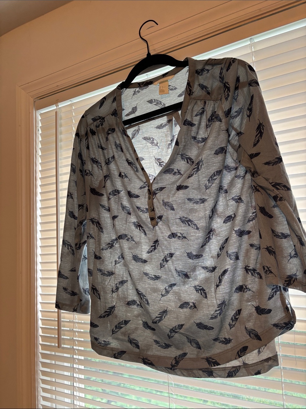 H&M Gray Top with Navy Feather Print